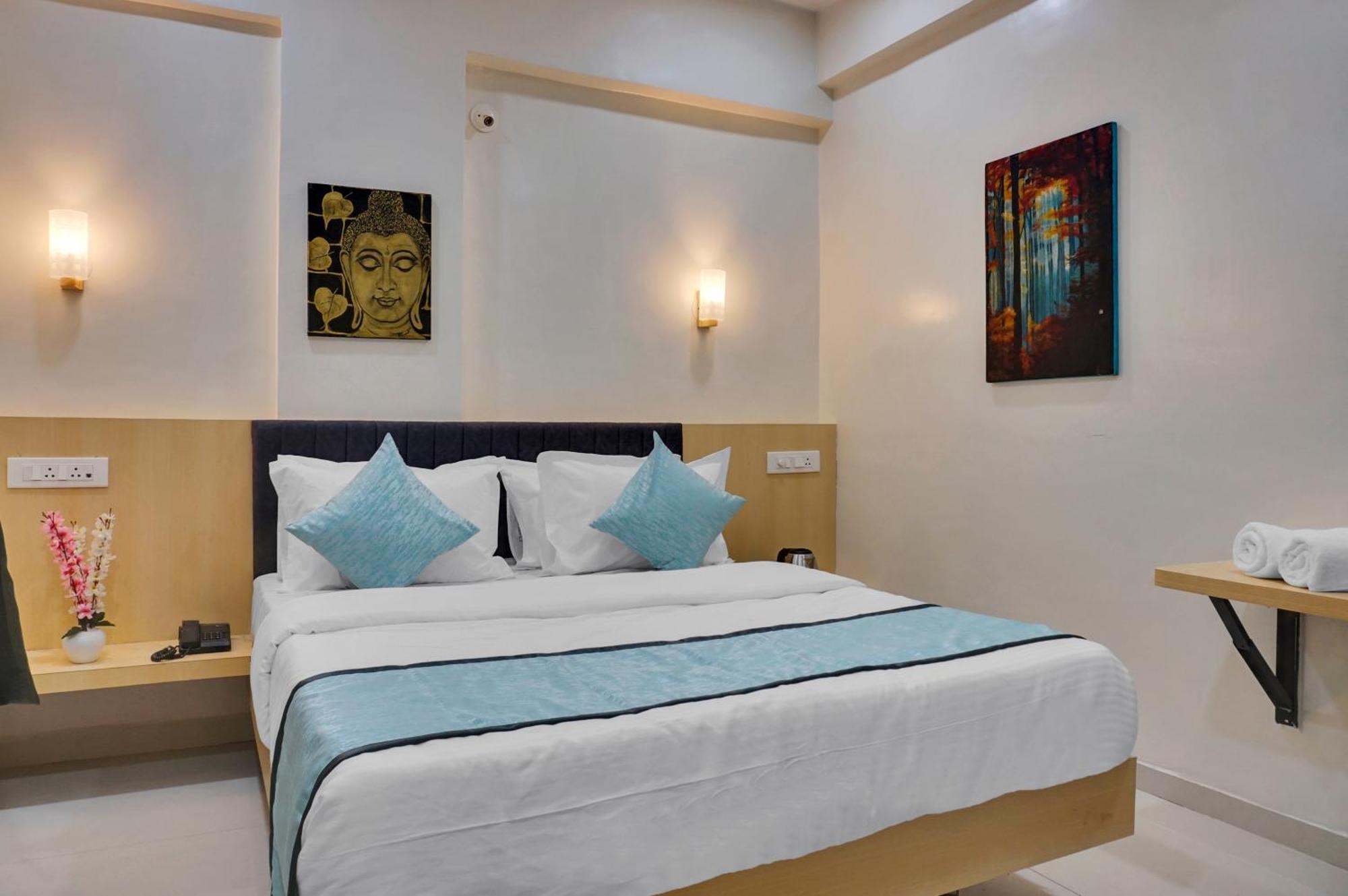 Urban Hometel Пуне Екстер'єр фото